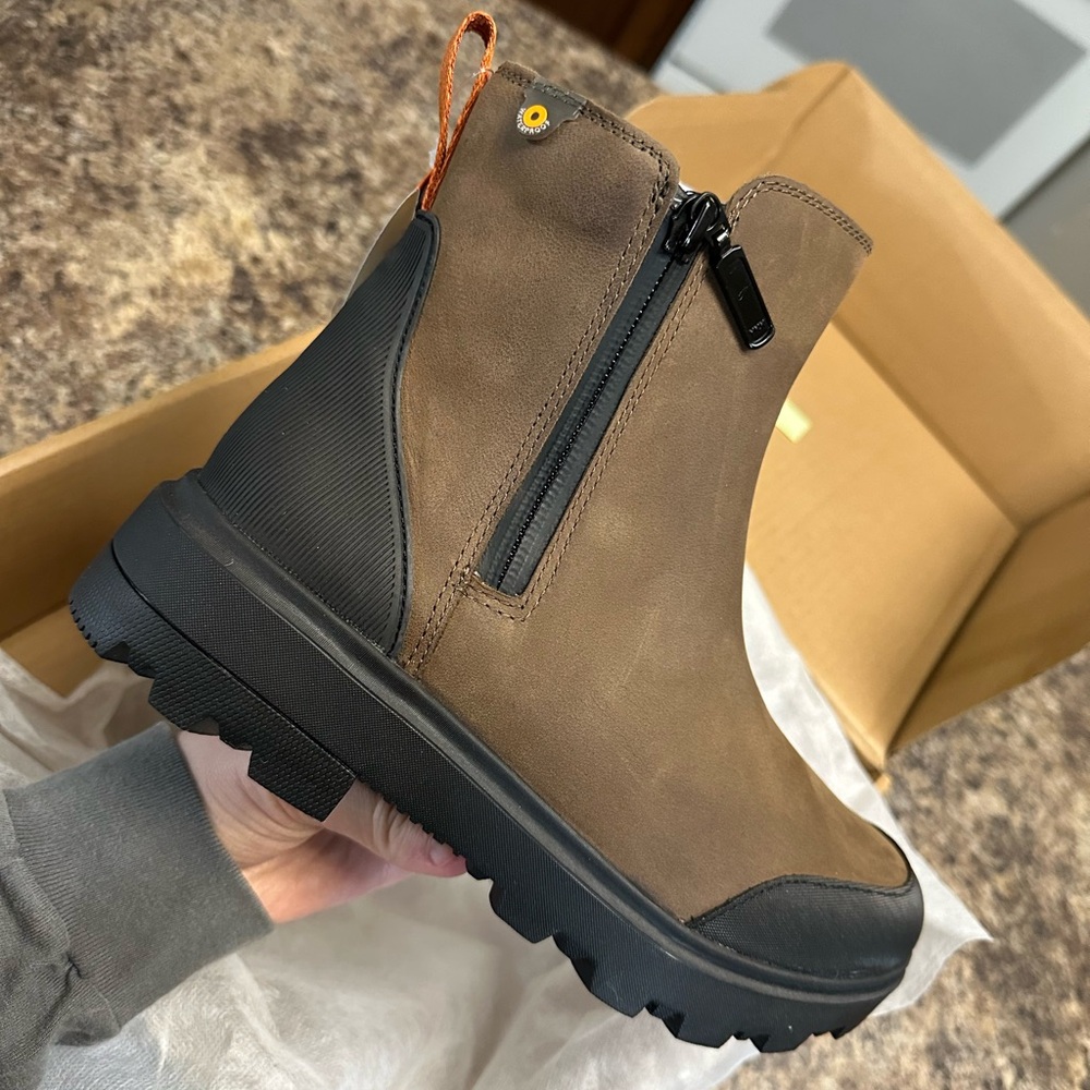 BOGS Holly Zip Leather Boot size 7 *new*